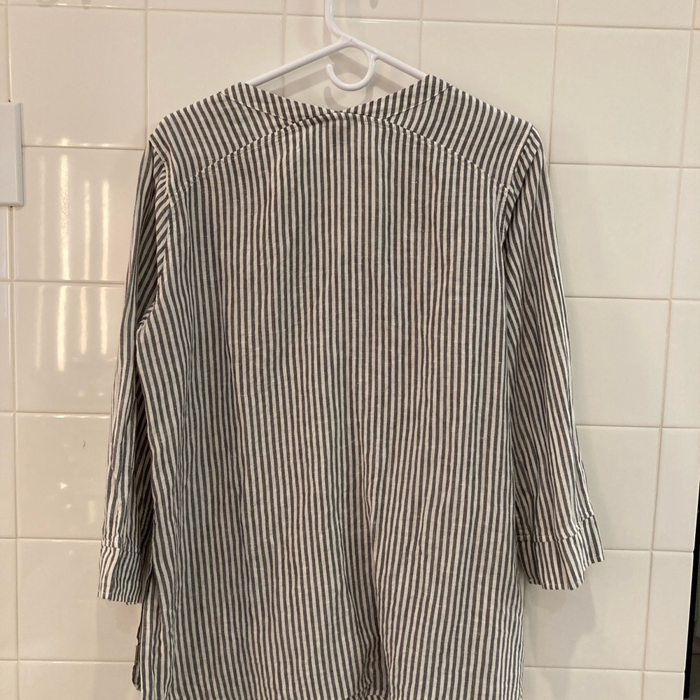 Eddie Bauer Black and White Striped V-Neck Tunic - Picture 4 of 4